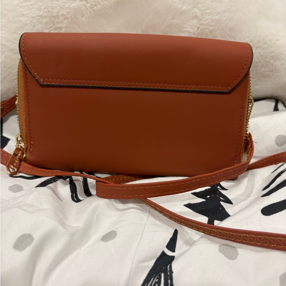 NWOT Women's Tan Crossbody Bag, several pockets for all your needs. Never used - Picture 11 of 11